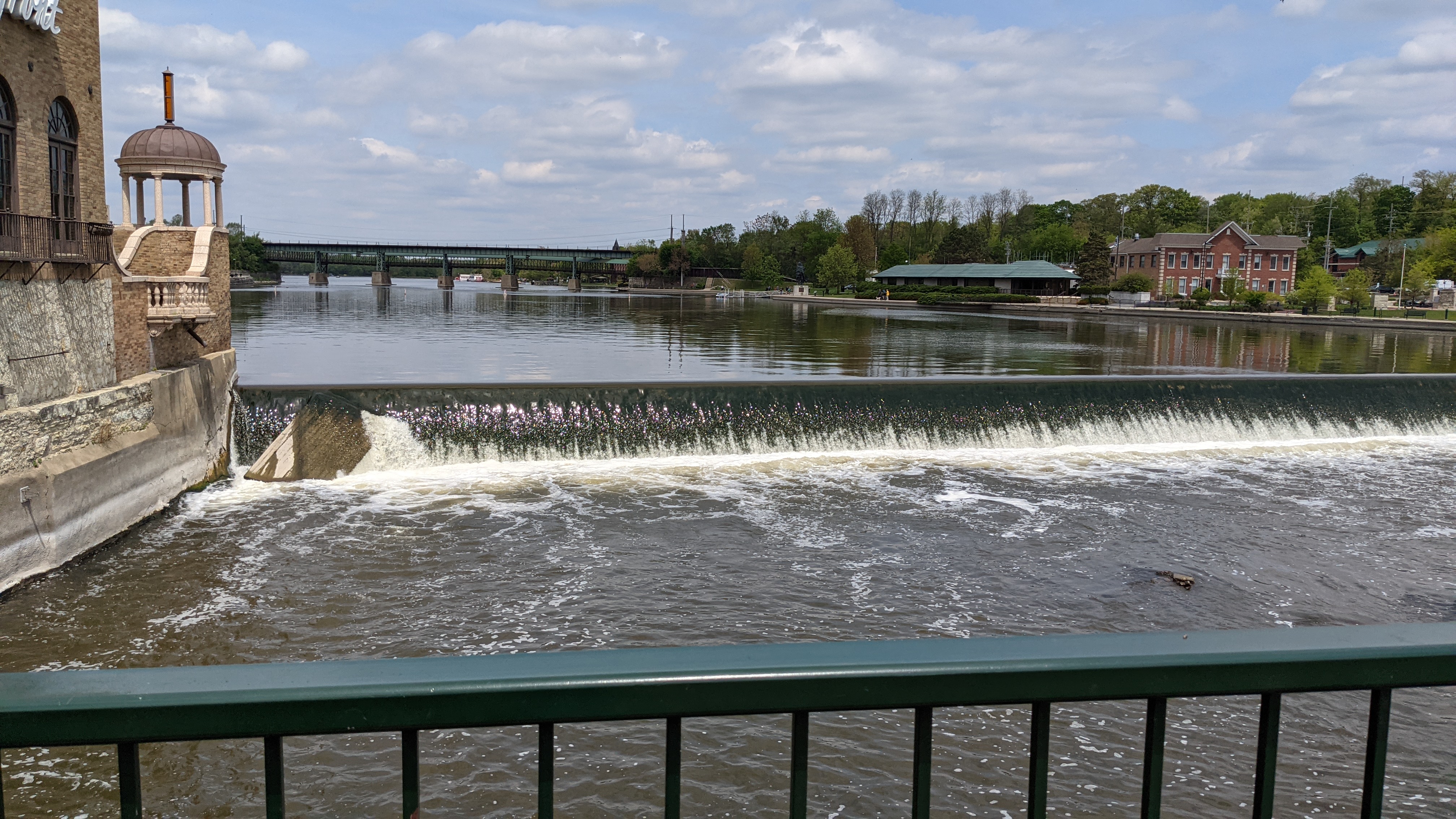 River cuts through small town America