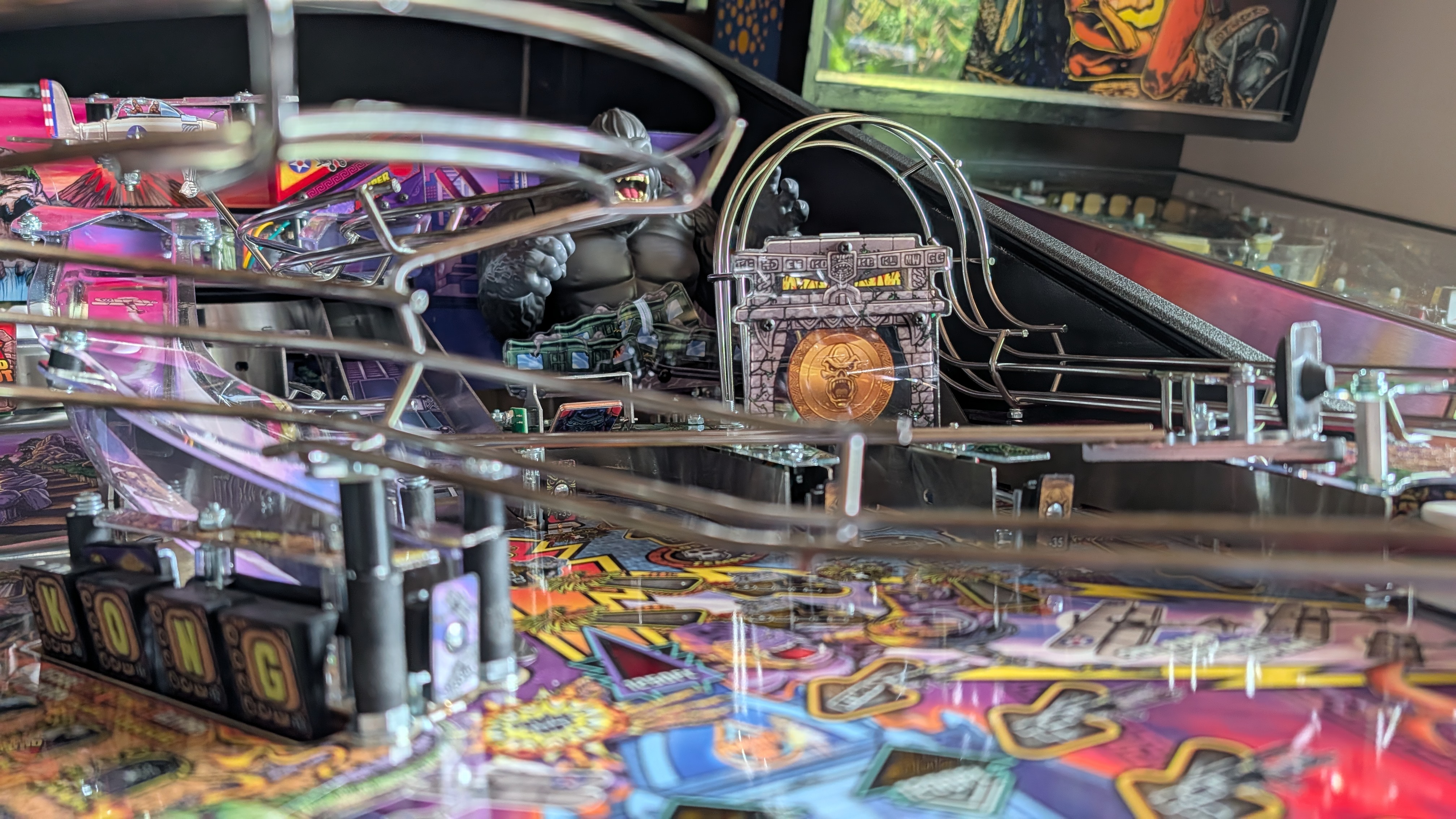Under view of cris-cros wireforms from King Kong Myth of Terror Island